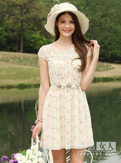 2013春夏蕾丝连衣裙 凸显夏日风情