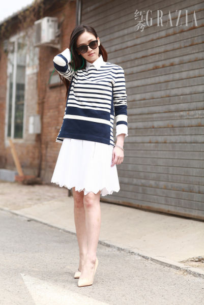 陈乔恩街拍显简约潮范儿新书发售