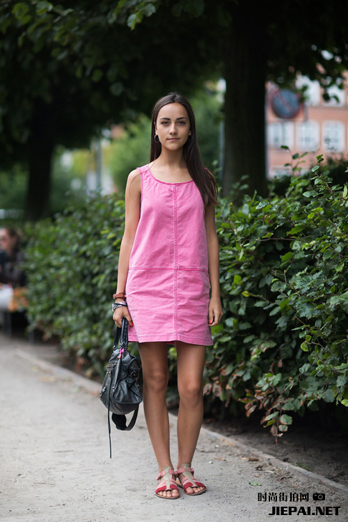 欧美潮人2013初夏街拍 短簿风格清新大方