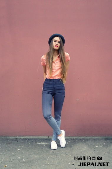 俄罗斯型人街拍 时尚色彩艳丽迷人