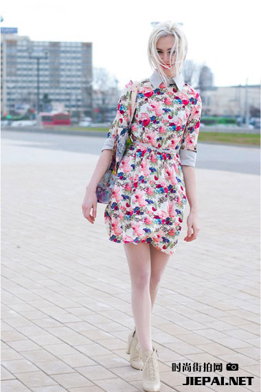 俄罗斯型人街拍 时尚色彩艳丽迷人