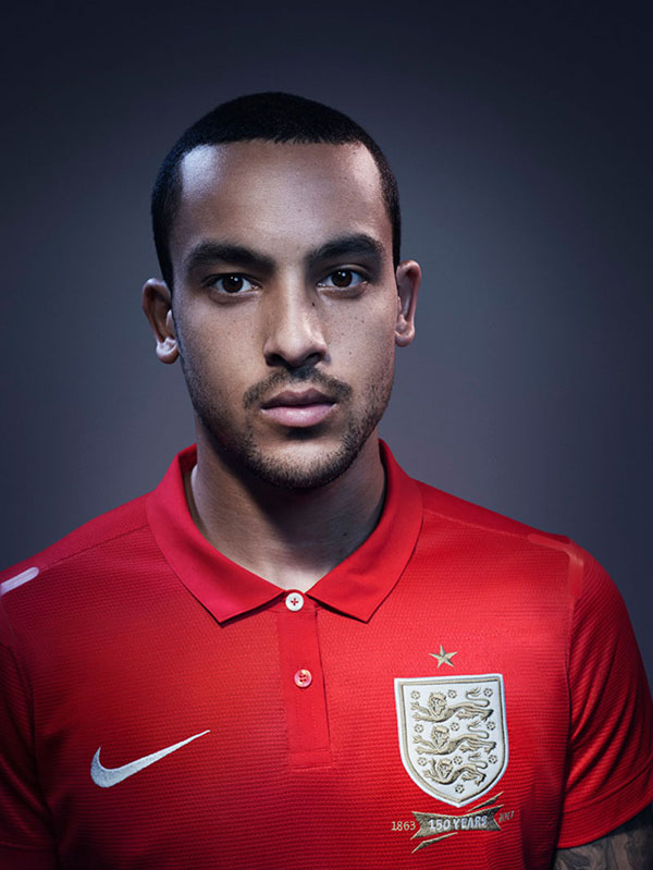 Nike 揭晓2013英格兰队客场球衣