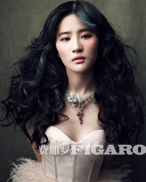 刘亦菲冷艳登费加罗 眼神迷离勾人魂魄