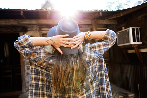 奔放热情的西部风情。The 2 Bandits Collection