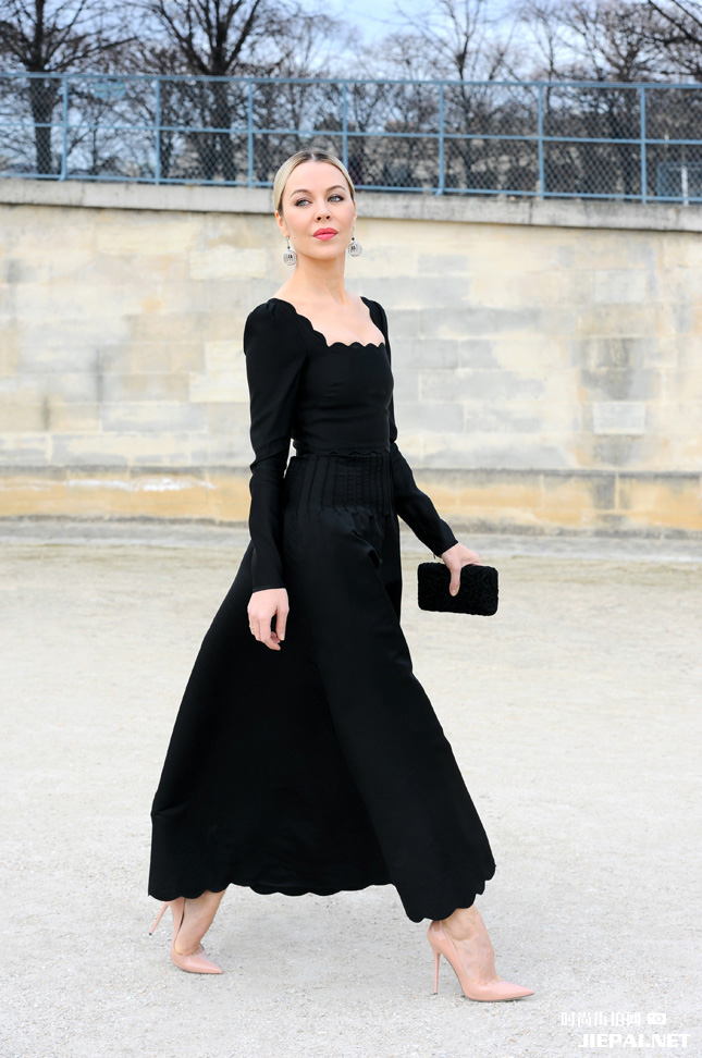 巴黎潮人夏季时尚街拍 优雅浪漫的时尚风情