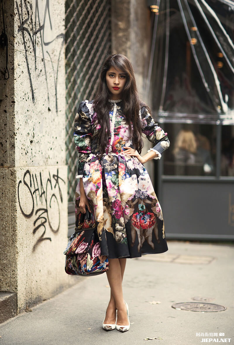 街拍欧美潮人夏季穿出五彩斑斓