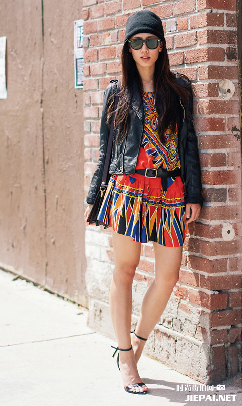 街拍欧美潮人夏季穿出五彩斑斓