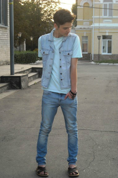 街拍欧美型男钟爱干净简约纯色T