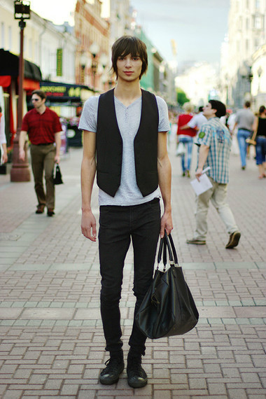 街拍欧美型男钟爱干净简约纯色T