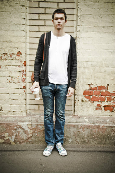 街拍欧美型男钟爱干净简约纯色T