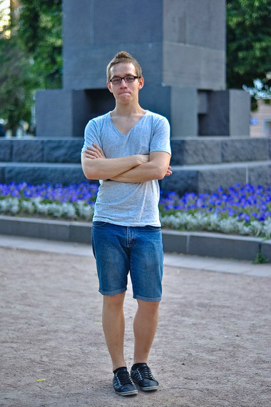 街拍欧美型男钟爱干净简约纯色T