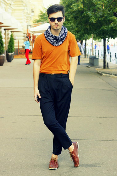 街拍欧美型男钟爱干净简约纯色T