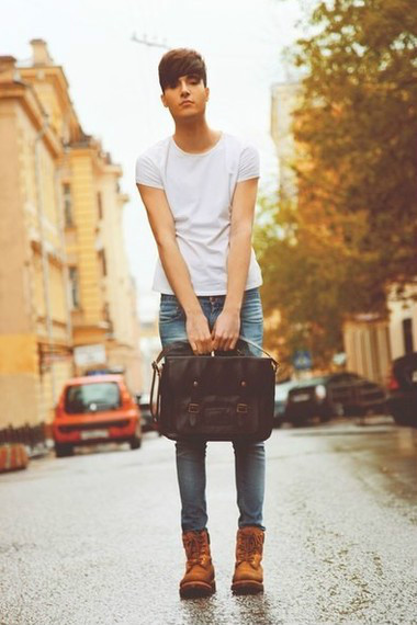 街拍欧美型男钟爱干净简约纯色T