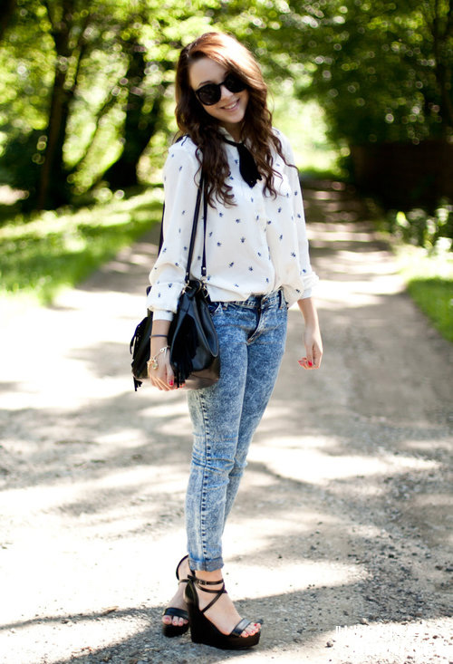 街拍欧美潮女街头牛仔裤休闲装扮