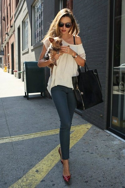 街拍那些溜狗的欧美明星造型盘点