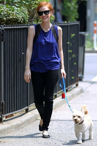 街拍那些溜狗的欧美明星造型盘点