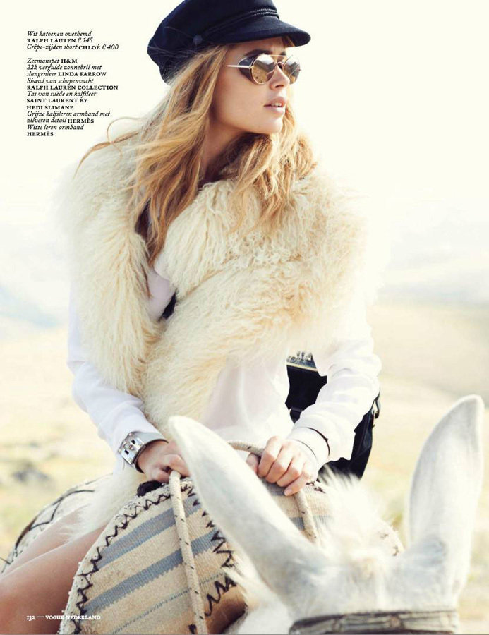 维密天使登《Vogue》9月封面 真空上阵显超模时尚本色