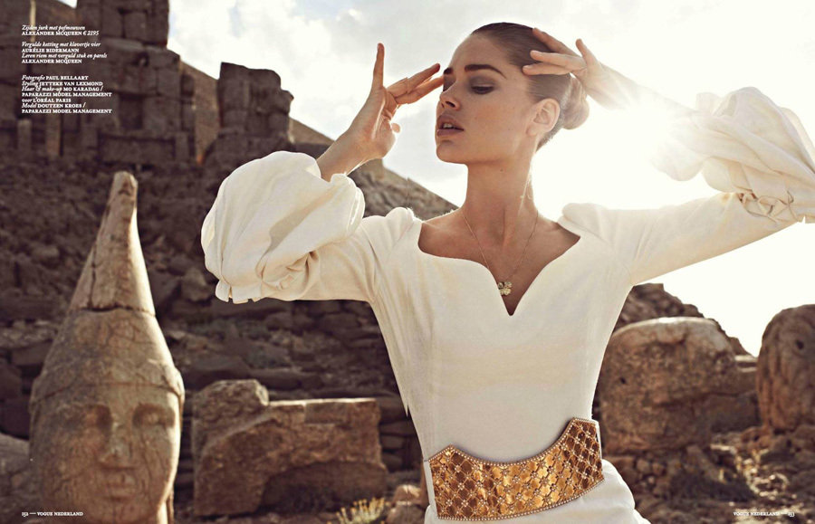 维密天使登《Vogue》9月封面 真空上阵显超模时尚本色