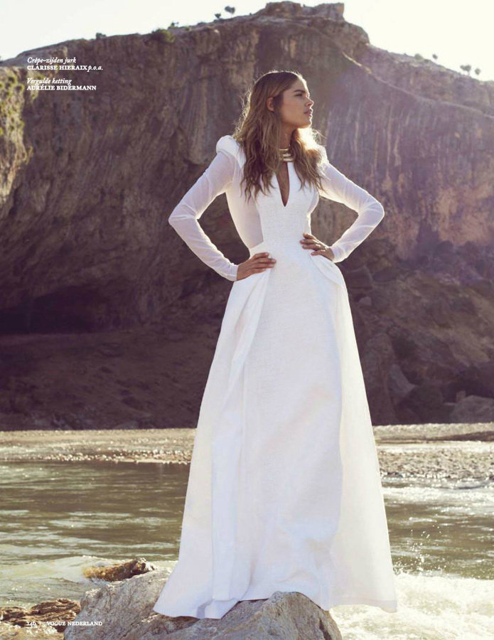 维密天使登《Vogue》9月封面 真空上阵显超模时尚本色