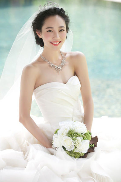 白百何早秋杂志大片 大气又洒脱