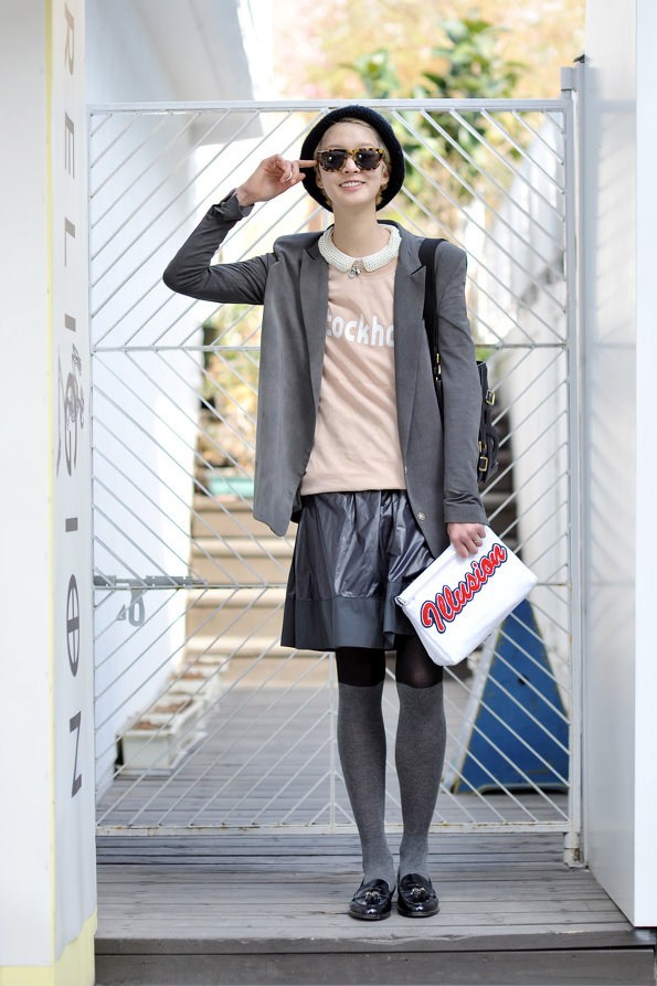 看韩国妹纸亲身示范前卫酷帅风格搭配