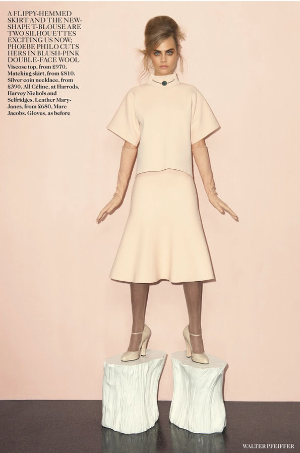 人气超模Cara变身粉红娃娃 登《VOGUE》杂志封面