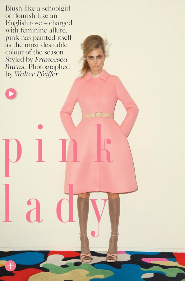 人气超模Cara变身粉红娃娃 登《VOGUE》杂志封面