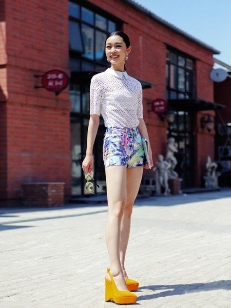 内地女星街拍 古力娜扎秦岚演绎都市时尚风情