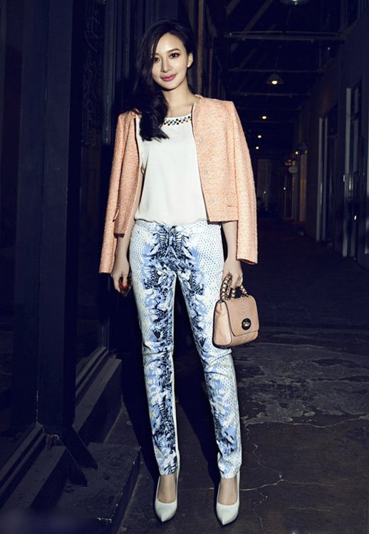 内地女星街拍 古力娜扎秦岚演绎都市时尚风情