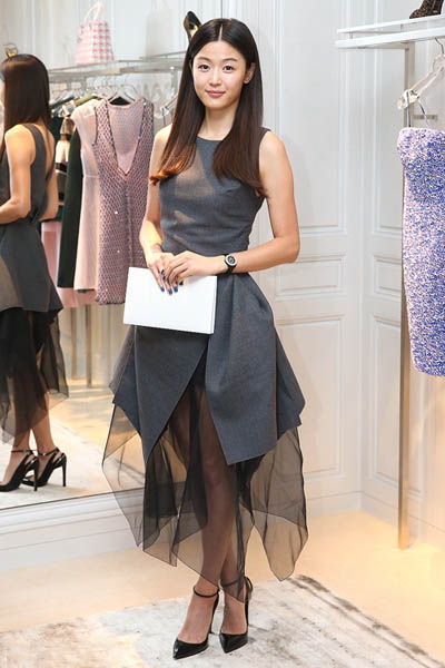 李小璐全智贤 女星淡雅新裙装