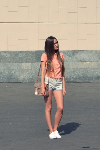 俄罗斯潮女街拍 唯美浪漫的时尚风采