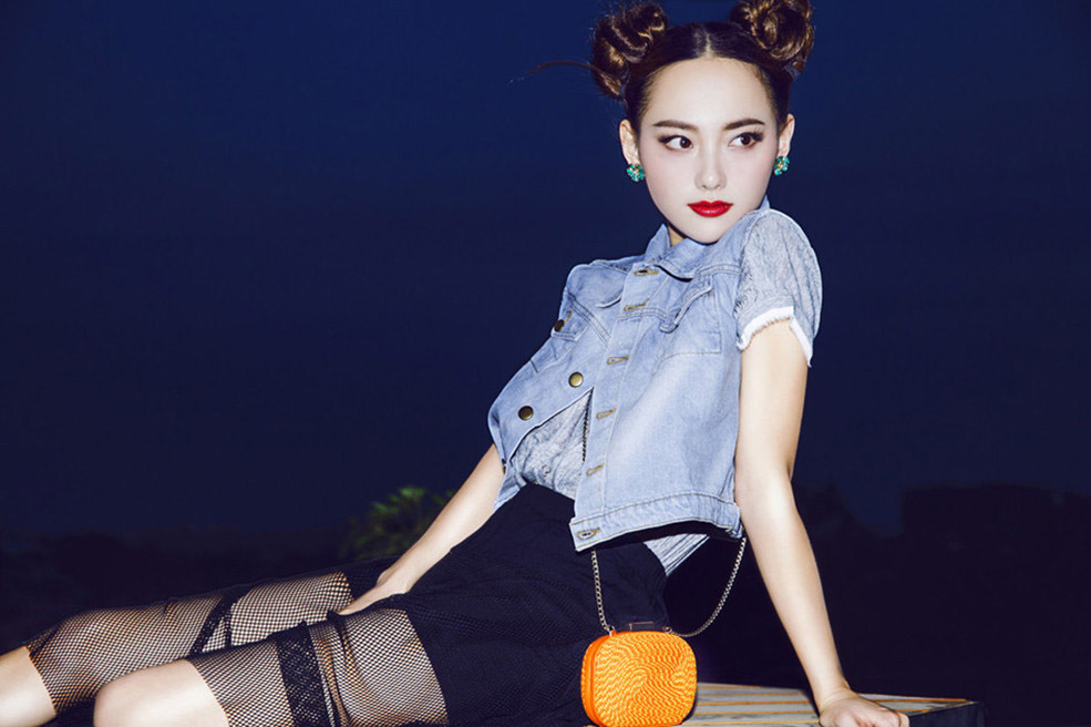 张嘉倪展现不一样的女人风情