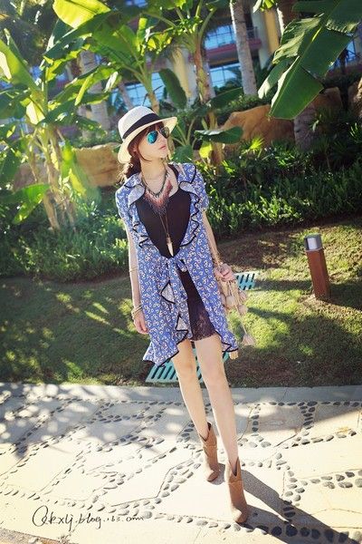 呛口小辣椒私服照片 飘飘长裙演绎巴黎浪漫