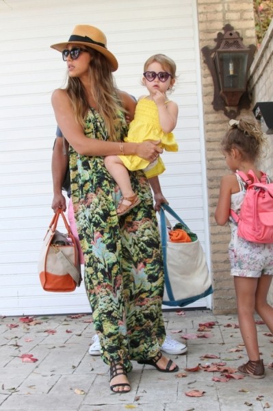 度假好心情 明星示范周末惬意造型