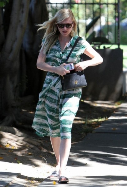 度假好心情 明星示范周末惬意造型