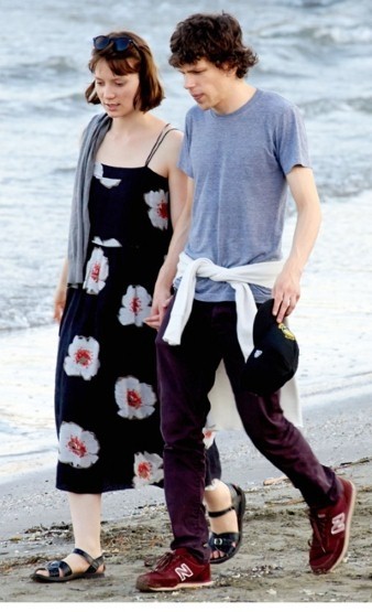 度假好心情 明星示范周末惬意造型