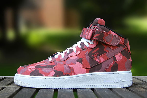 Nike Air Force 1 联名 BAPE 迷彩定制款