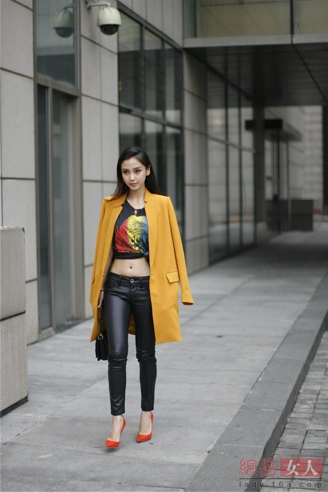 Angelababy《街拍天书2013》街拍造型曝光