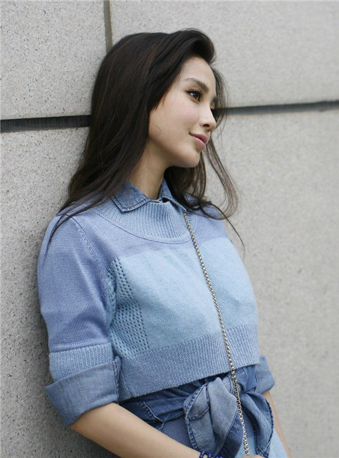 Angelababy《街拍天书2013》街拍造型曝光