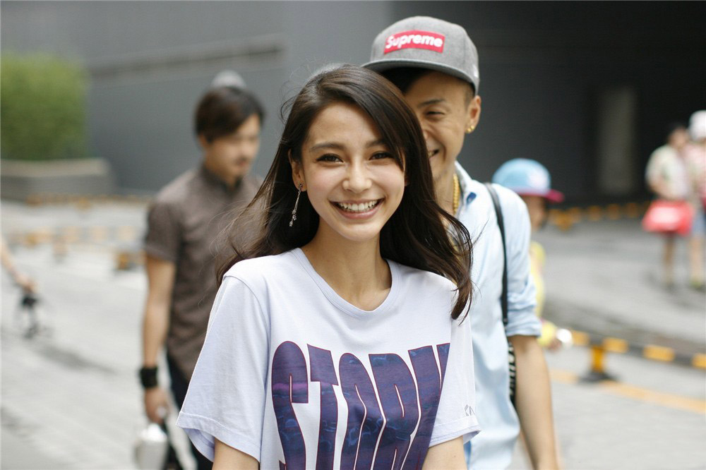 Angelababy《街拍天书2013》街拍造型曝光