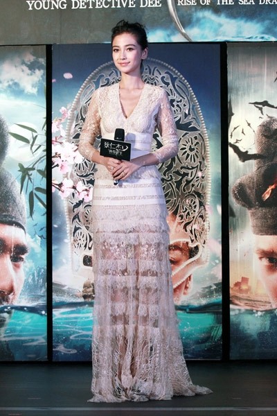 Angelababy长裙造型盘点 看女神时尚衣品晋级记