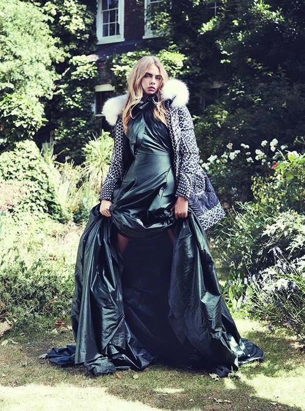 Cara化身时装女王演绎秋冬经典