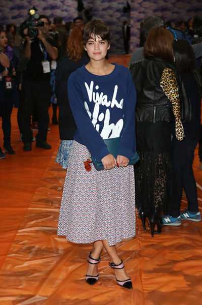 Alexa Chung连衣裙短靴亮相时装周