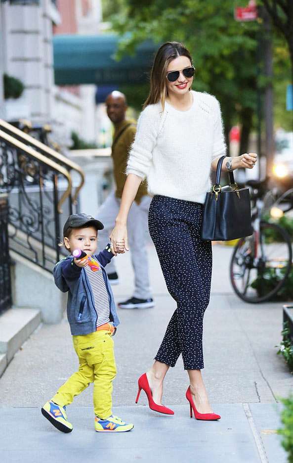 Miranda Kerr街拍 靠牛仔裤简单搭配就能搞定