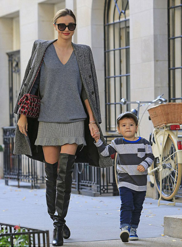 Miranda Kerr街拍 靠牛仔裤简单搭配就能搞定