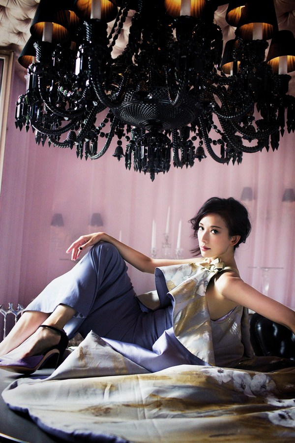 林志玲华丽登VOGUE封面 低胸秀美乳大秀优雅