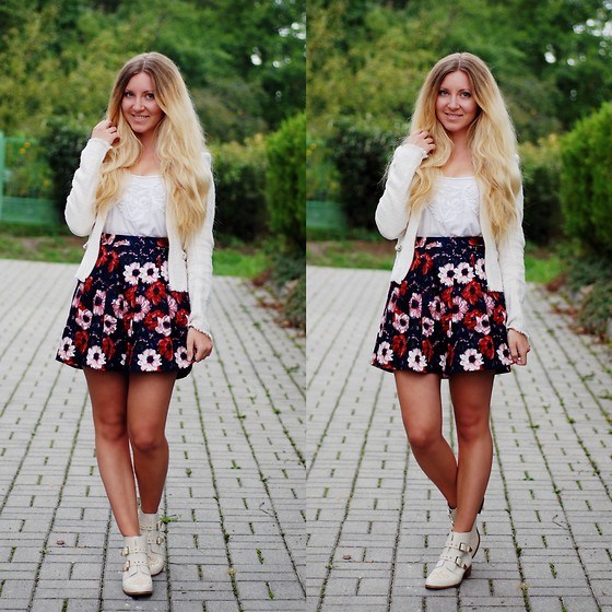 冷风降温也别着急 潮人示范搭配照样露美腿