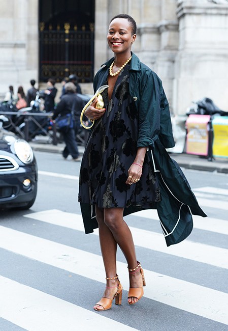 裙角飞扬浪漫今秋 巴黎街头潮人裙装街拍