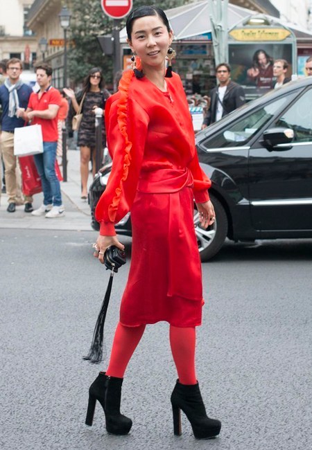 裙角飞扬浪漫今秋 巴黎街头潮人裙装街拍