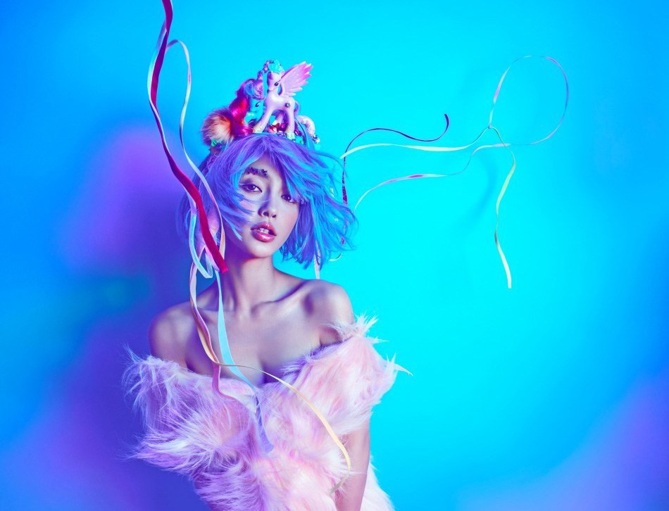 ANGELABABY破尺度低胸露臀化身蓝色妖姬